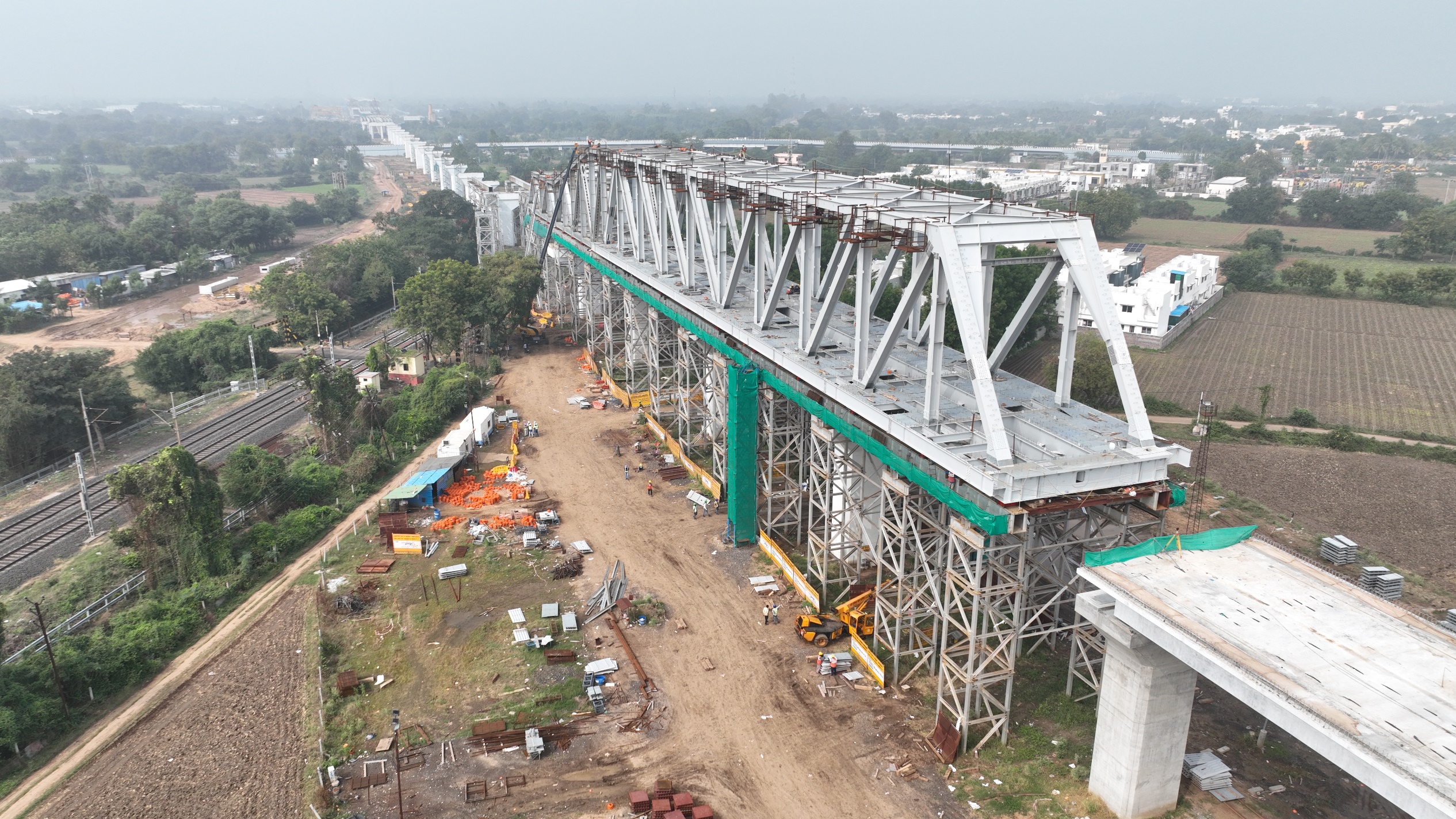 सूरत स्टेशन, सूरत ज़िले में कार्य प्रगति पर, जुलाई 2022